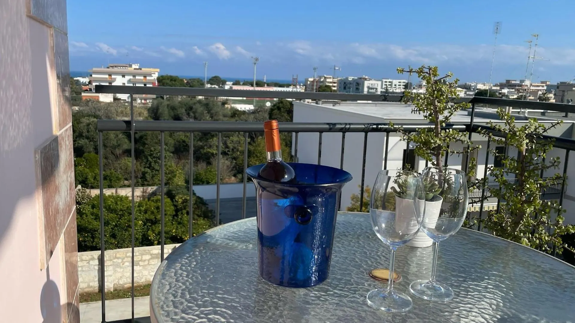 Hotel Wanderlust House Bari 0*,  Italia